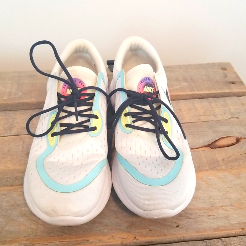 Nike size 8 Joyride Run